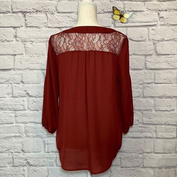 Kismet Sheer Top with Lace Shoulders Size Small - Picture 5 of 9